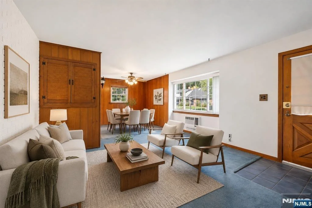Photo of 498 Riverside