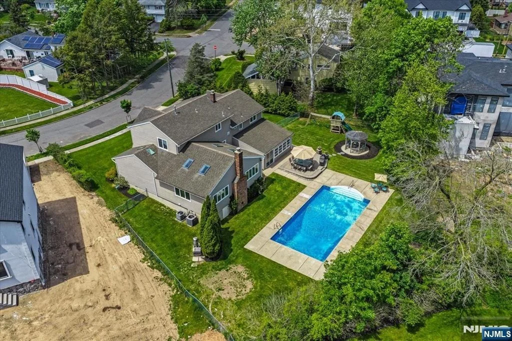 Photo of 670 Swathmore
