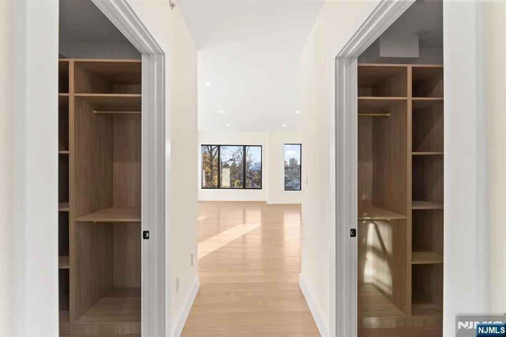 Photo of 61 Edgewater