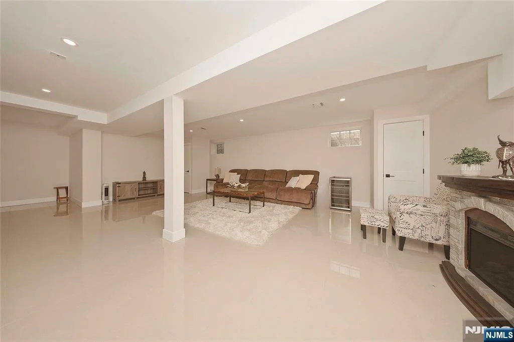 Photo of 66 Knollwood