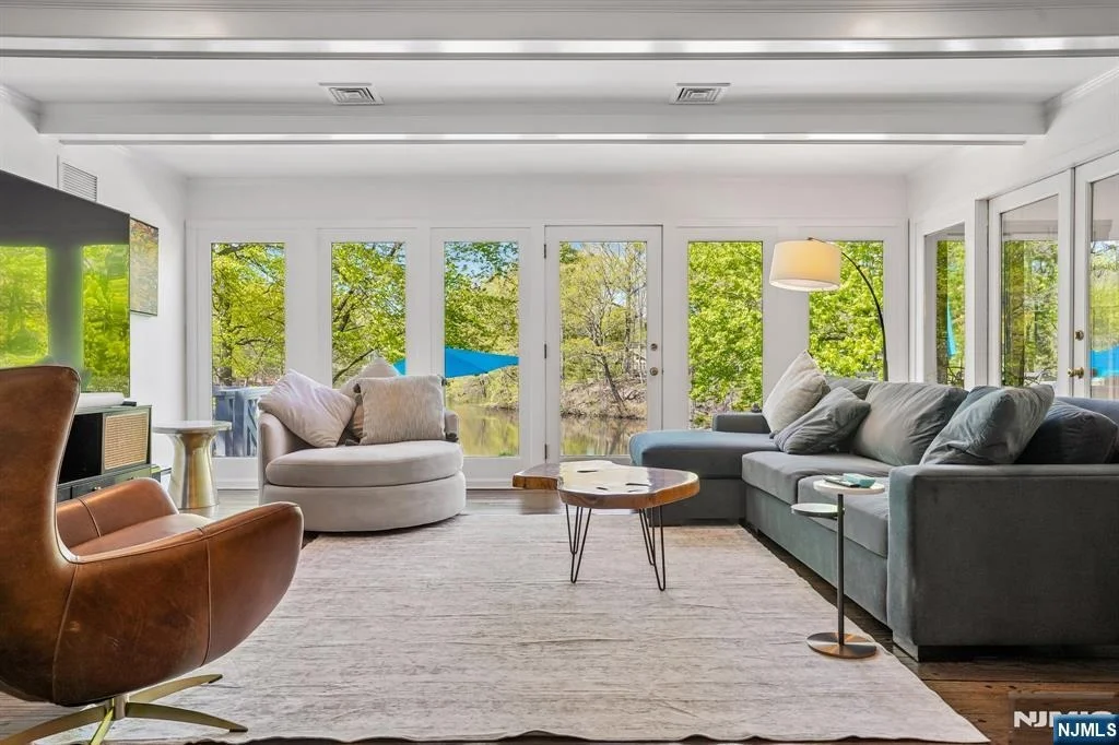 Photo of 372 Lakeview