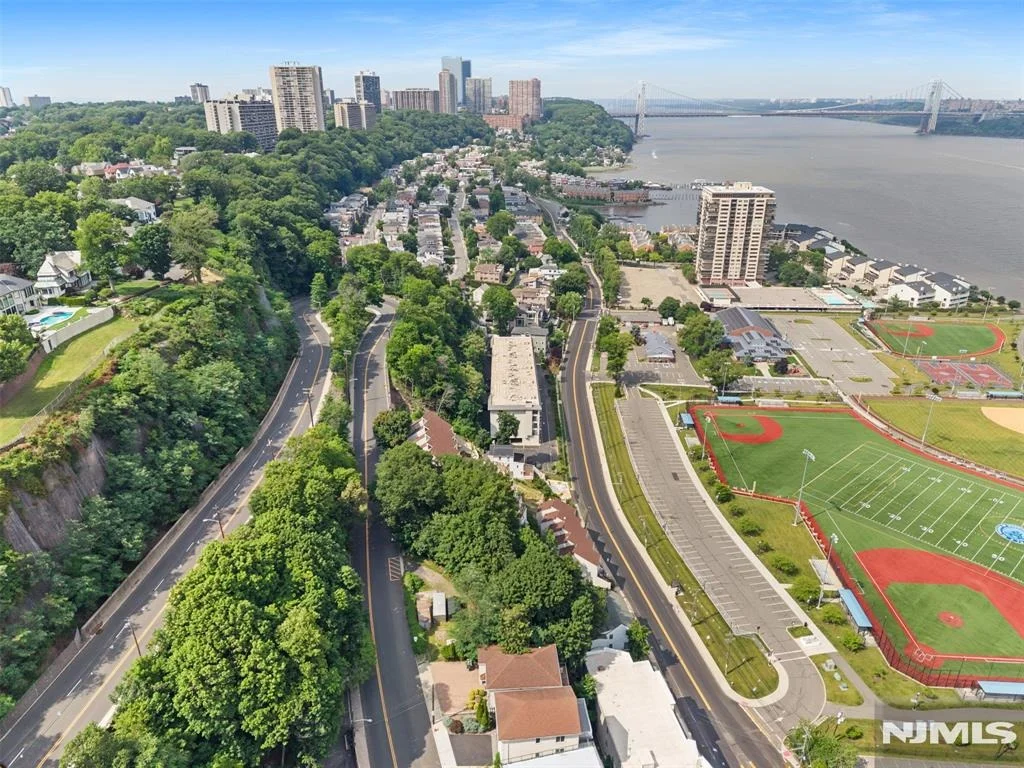 Photo of 1150 River