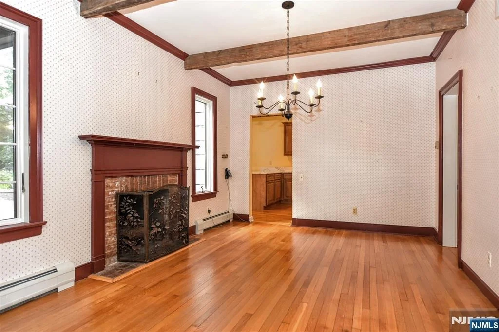 Photo of 497 W Saddle River