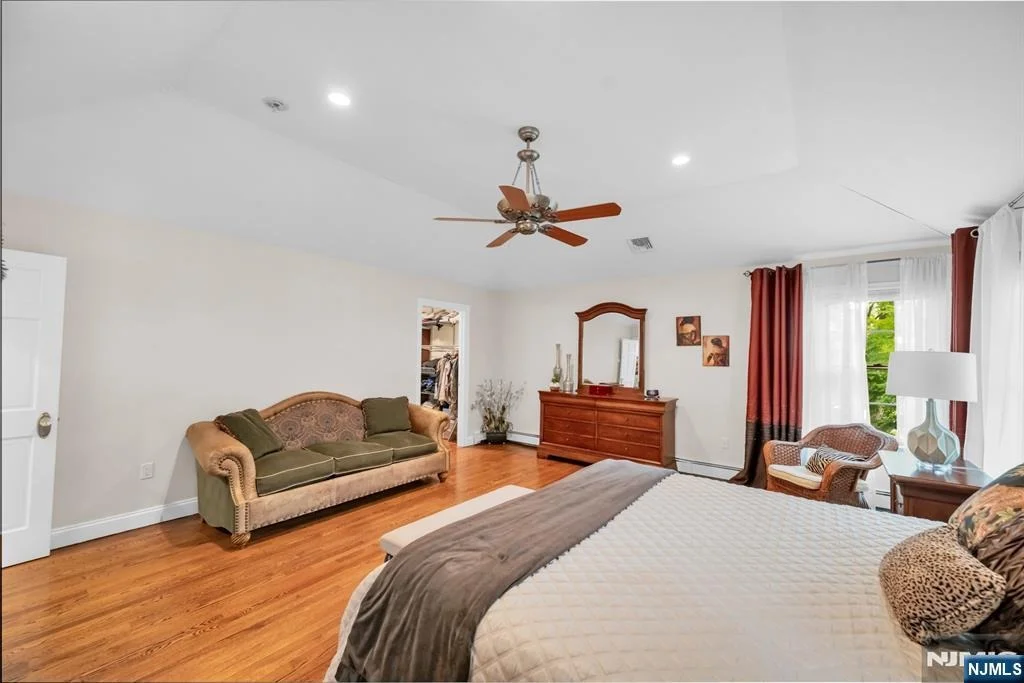 Photo of 1025 Maple