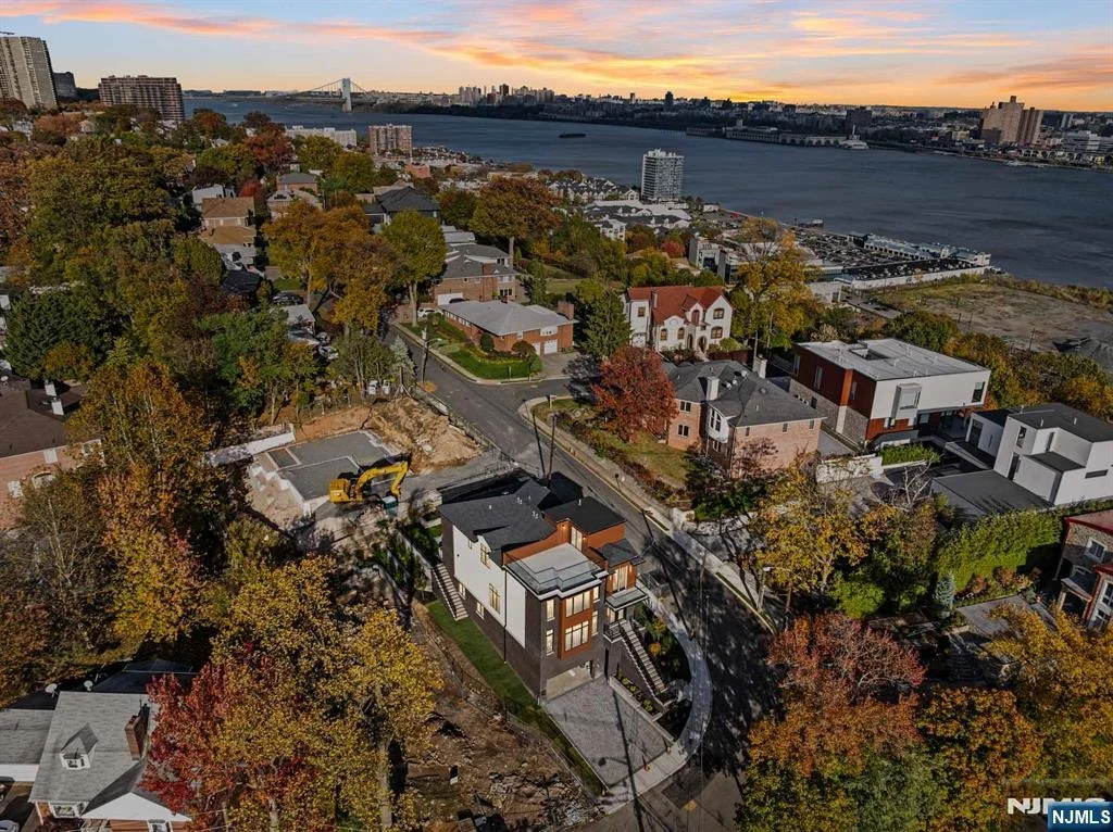 Photo of 61 Edgewater