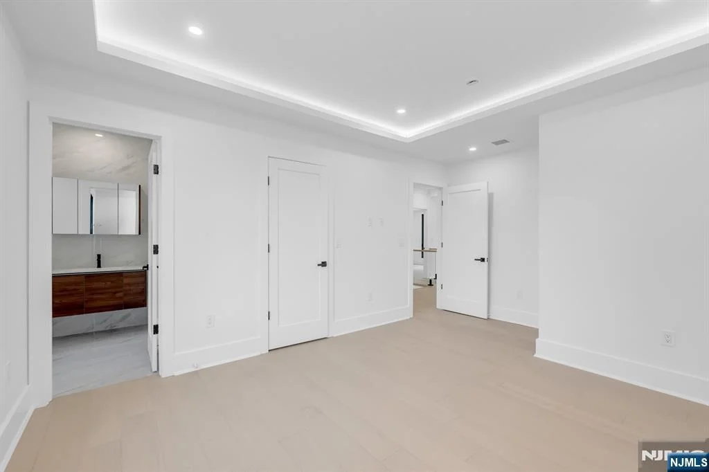 Photo of 391 Burnet