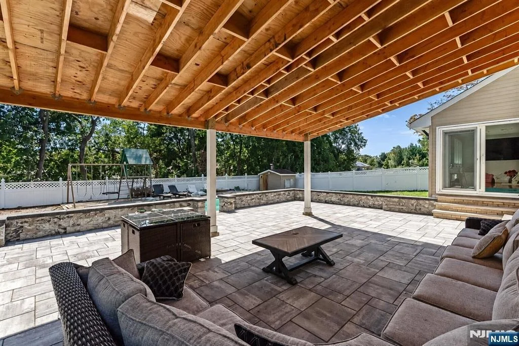 Photo of 64 Spring Valley