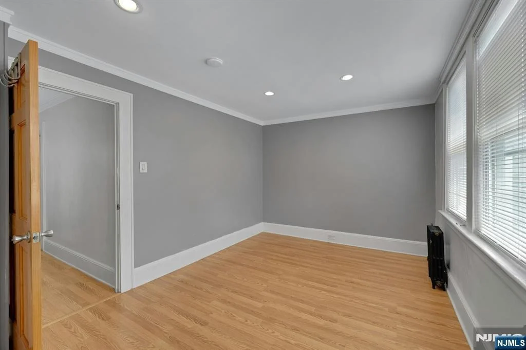 Photo of 595 Forest