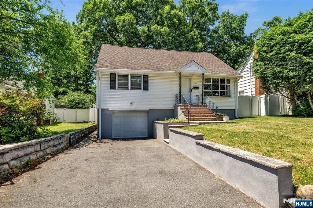 Photo of 101 Pinecrest