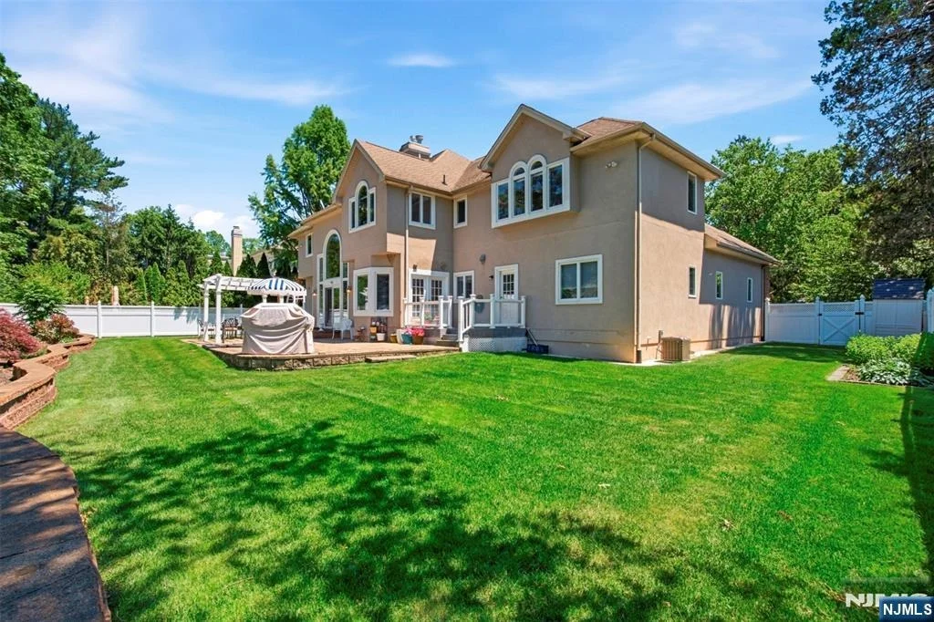 Photo of 18 Henmar