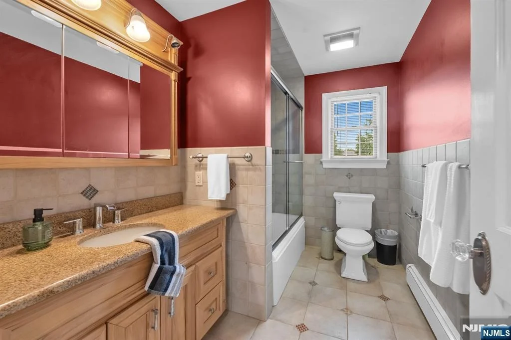 Photo of 1025 Maple