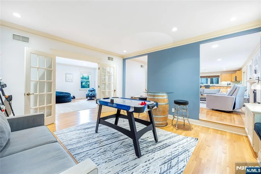 Photo of 41 Downey