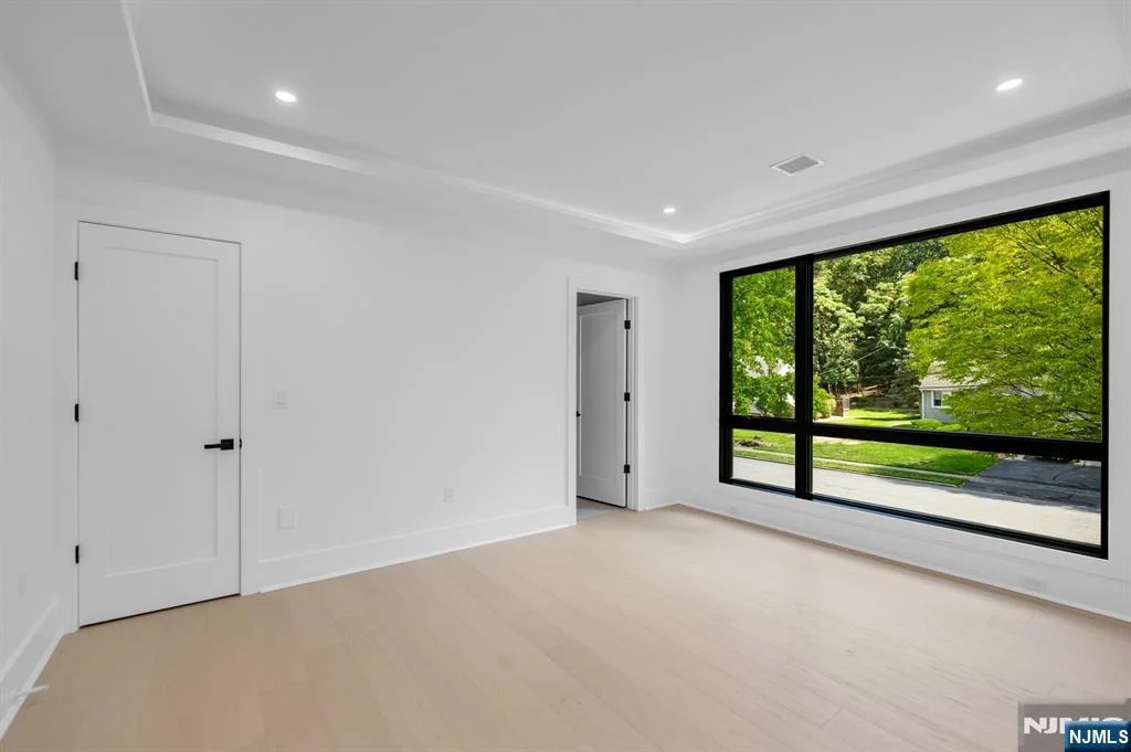 Photo of 391 Burnet