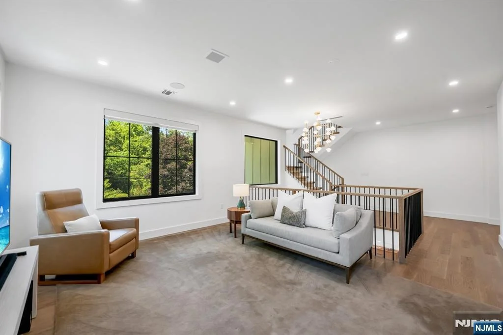 Photo of 357 Pleasant