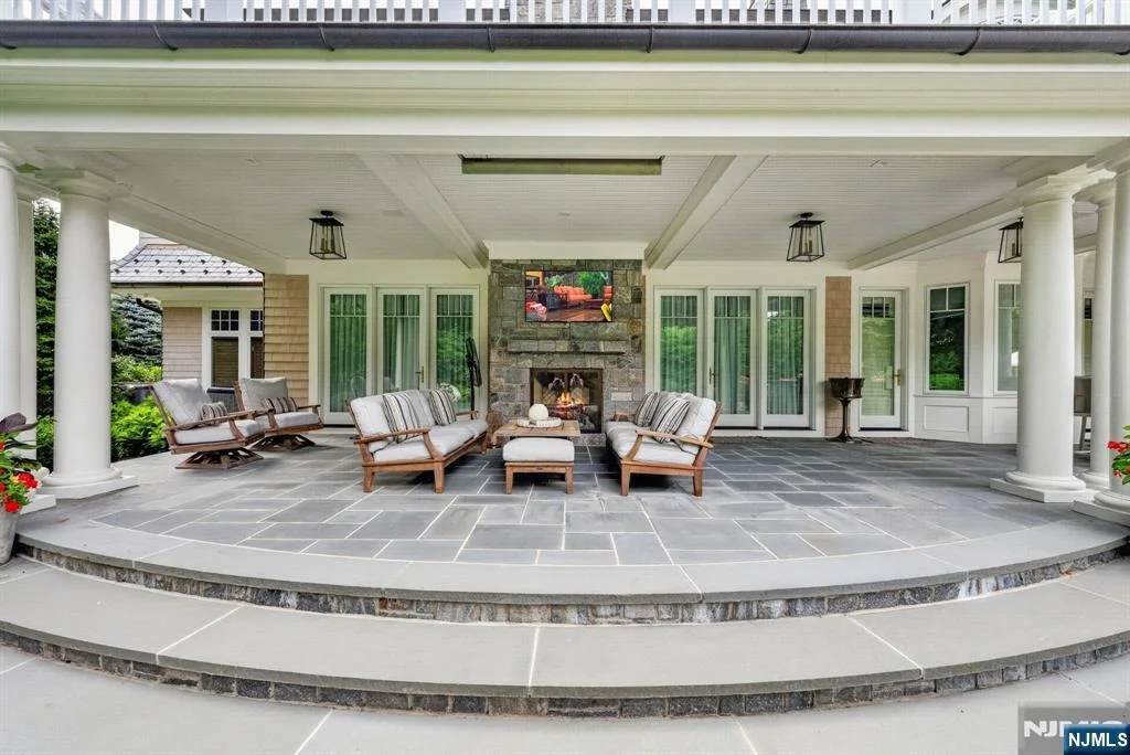 Photo of 555 Miller