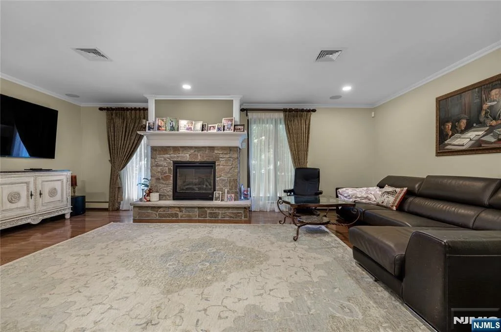 Photo of 806 Stella