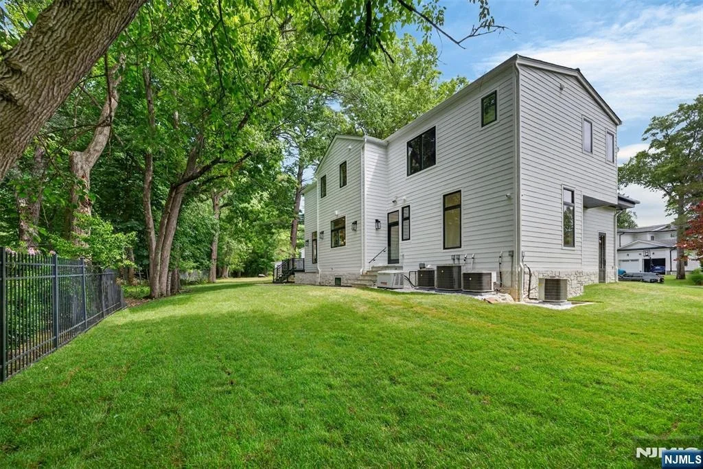 Photo of 26 Collins