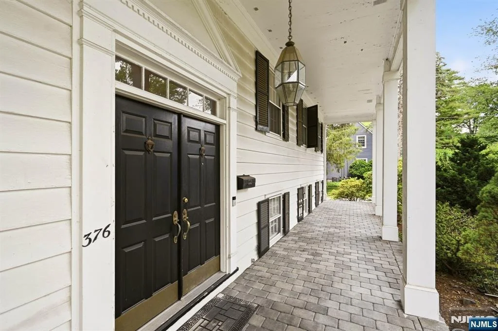 Photo of 376 Lakeview