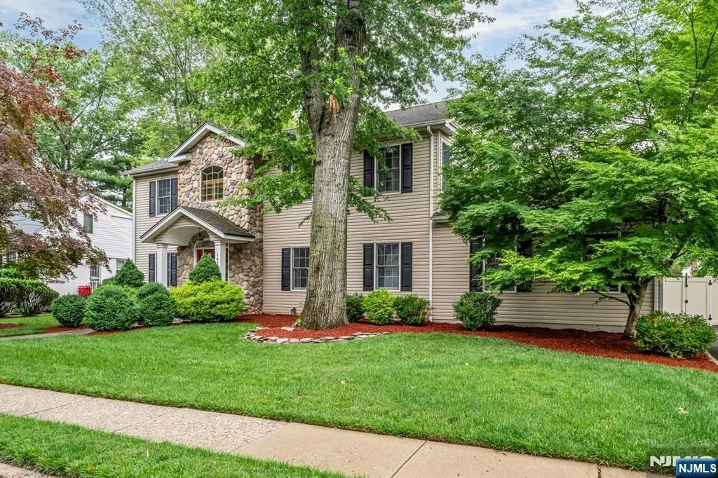 Photo of 1025 Maple