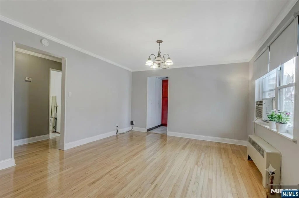 Photo of 370 Esplanade