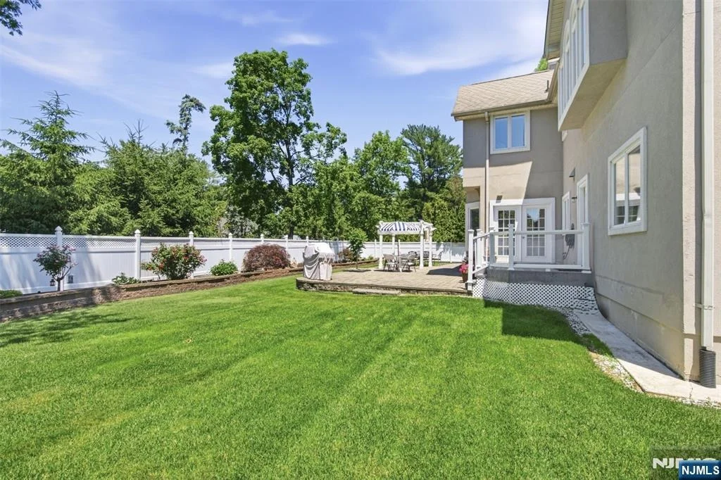 Photo of 18 Henmar