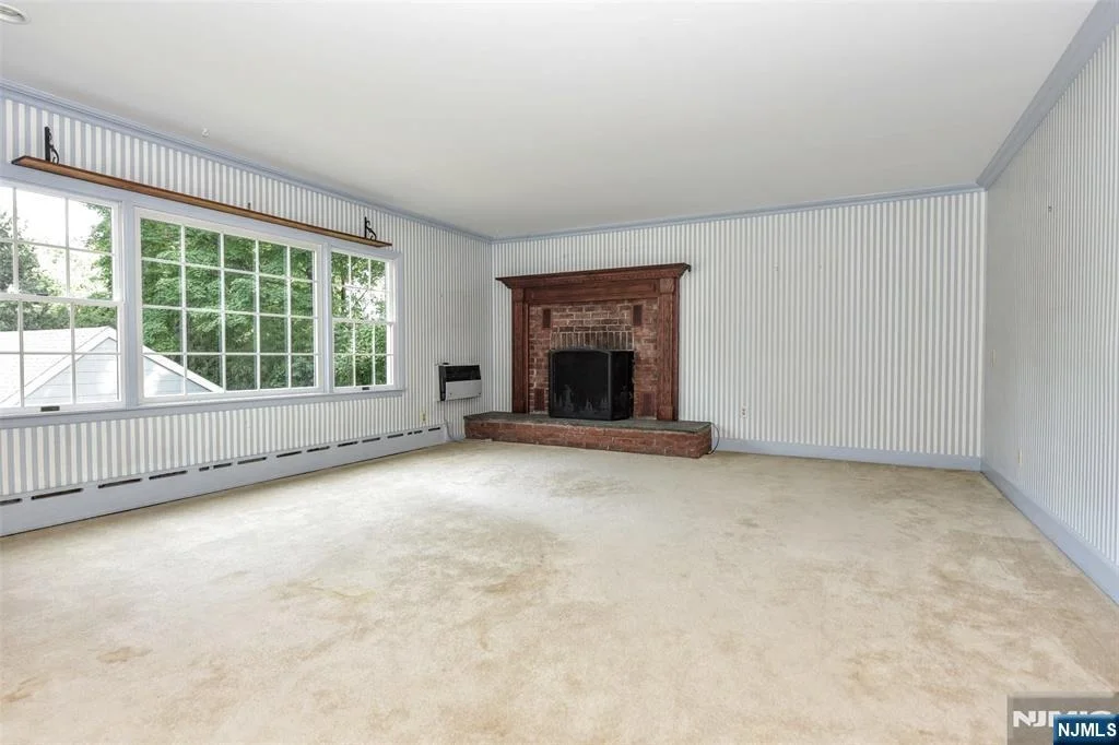 Photo of 497 W Saddle River