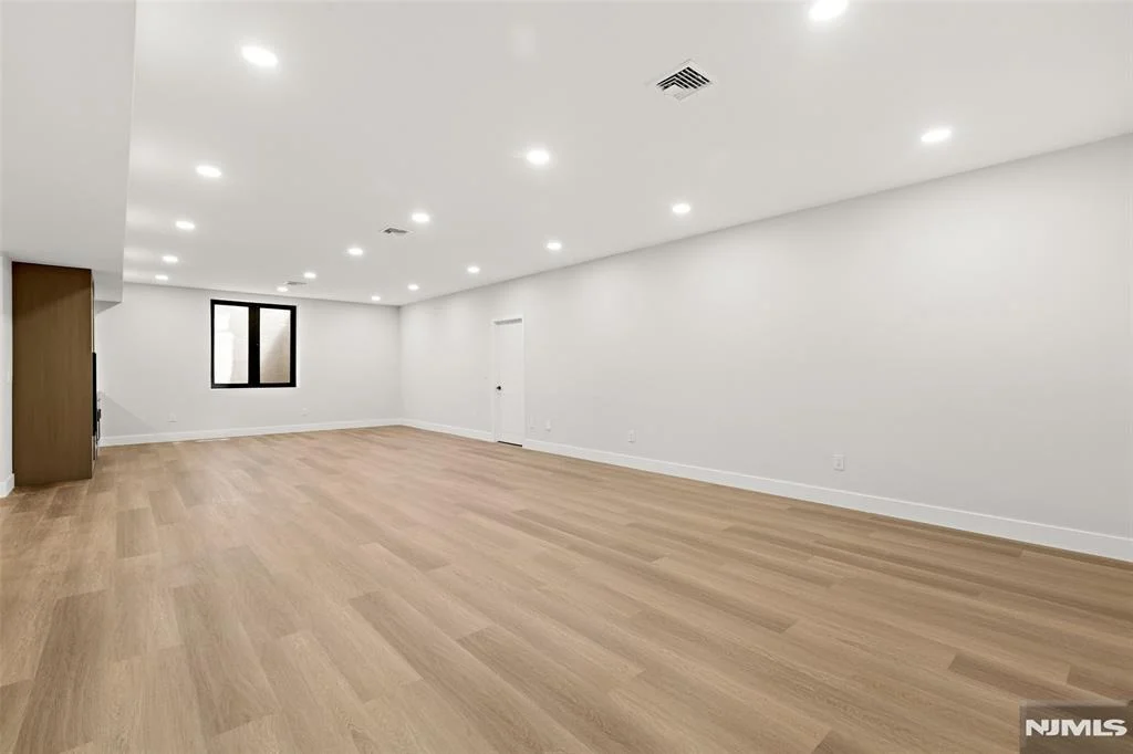 Photo of 302 Pine