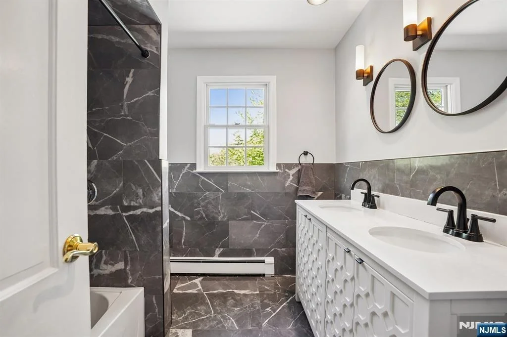 Photo of 372 Lakeview