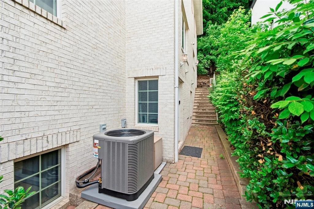 Photo of 750 Undercliff