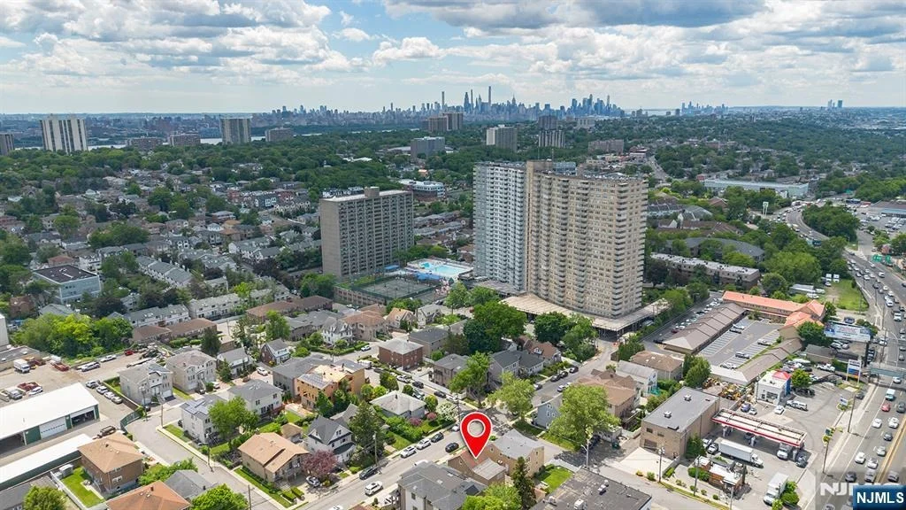 Photo of 1631 Maple