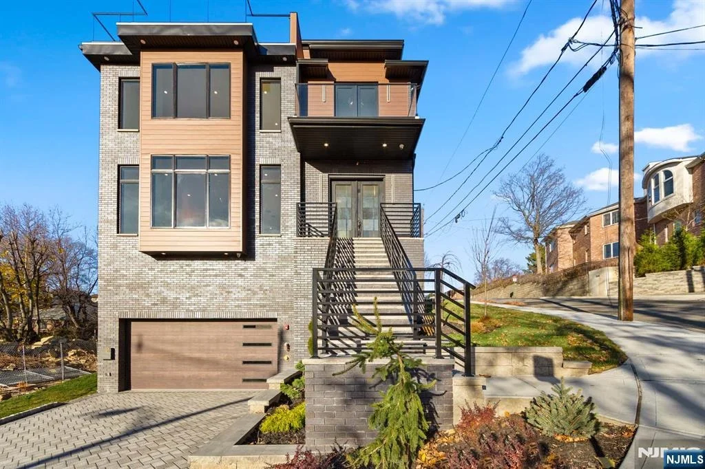 Photo of 61 Edgewater