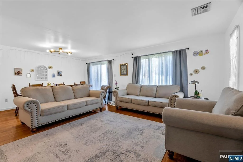 Photo of 266 Garibaldi