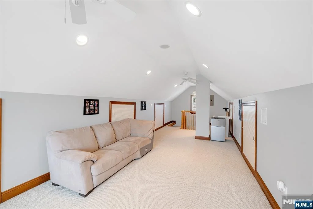 Photo of 395 Wood Ridge