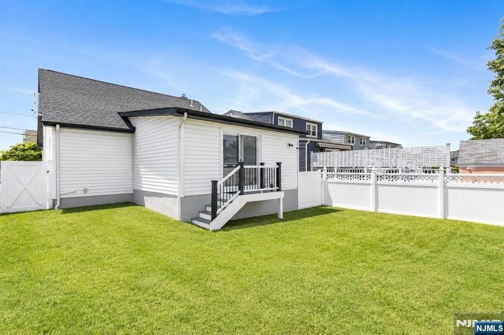 Photo of 385 Copeland
