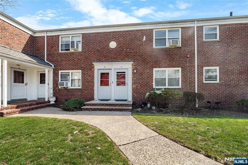 Photo of 418 Esplanade