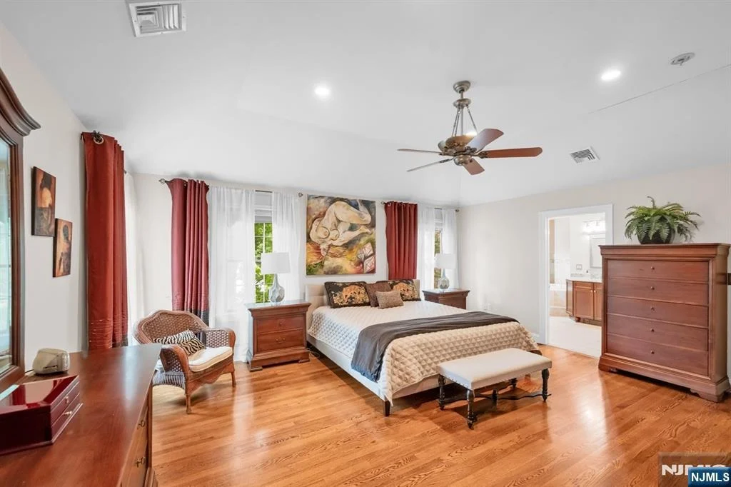 Photo of 1025 Maple