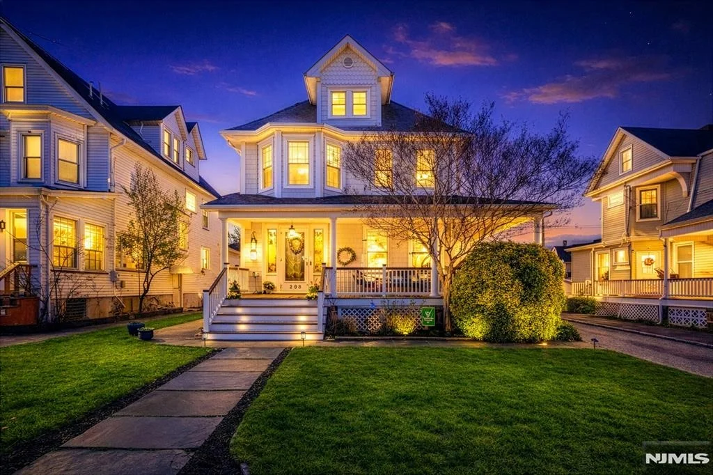 Photo of 208 Mortimer