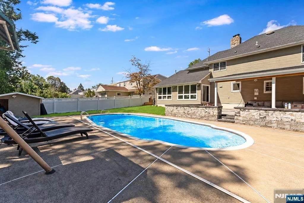 Photo of 64 Spring Valley