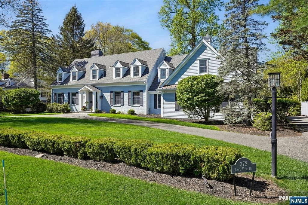 Photo of 372 Lakeview