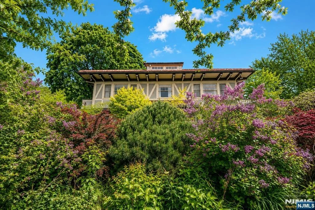 Photo of 384 Anderson