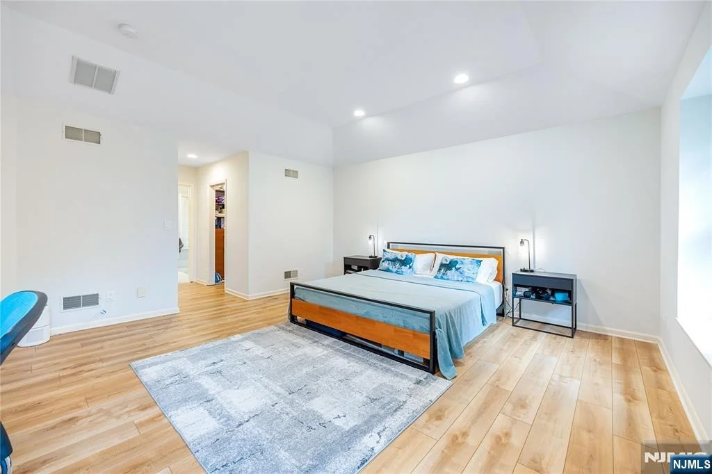 Photo of 41 Downey