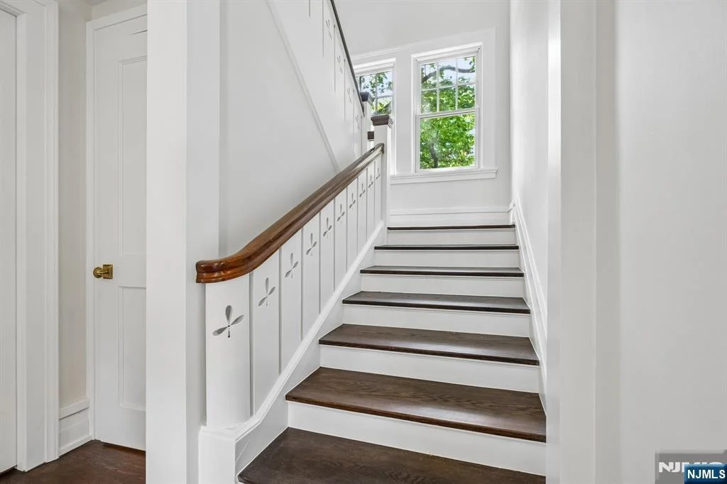 Photo of 150 Gordonhurst