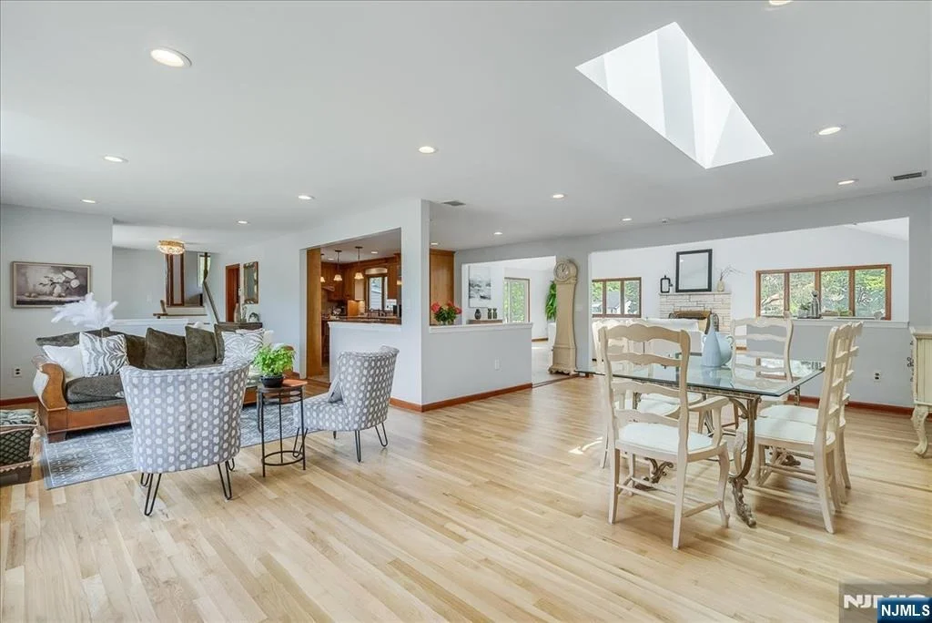 Photo of 670 Swathmore