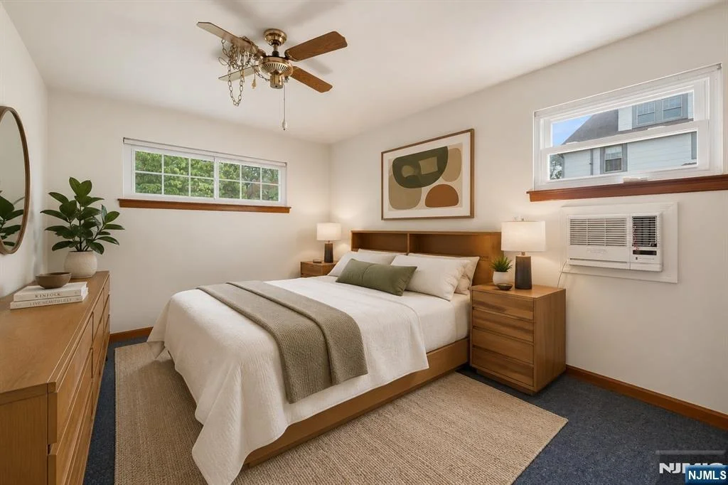 Photo of 498 Riverside