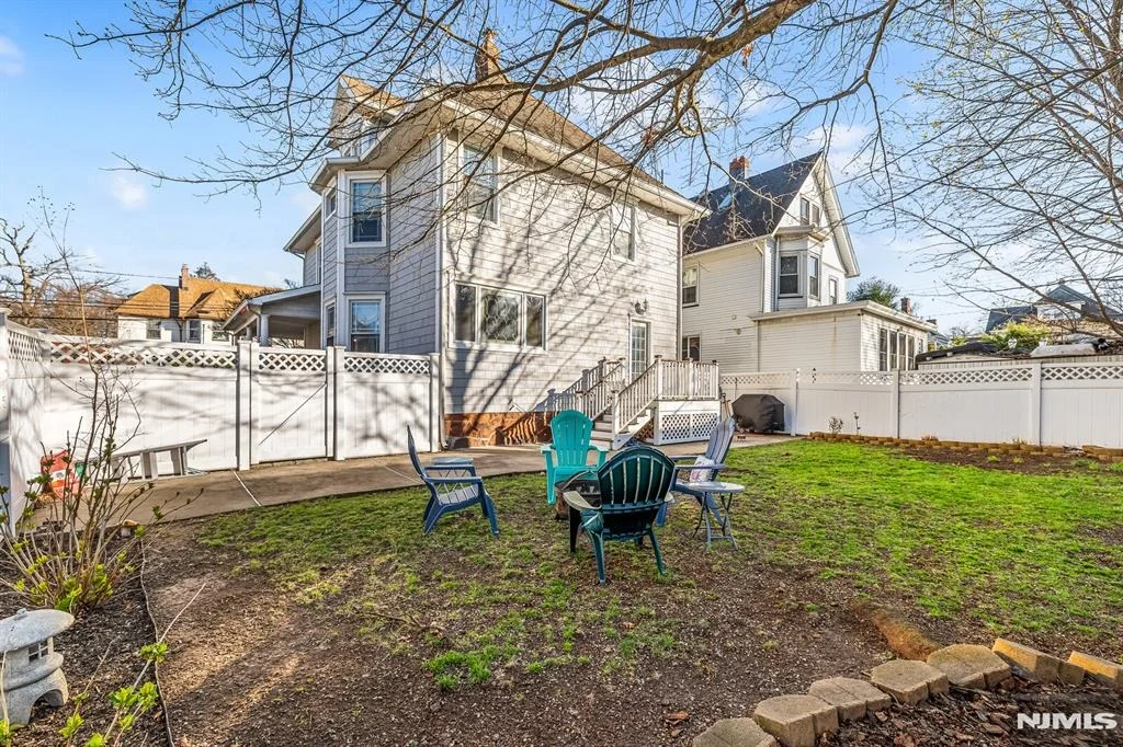 Photo of 208 Mortimer
