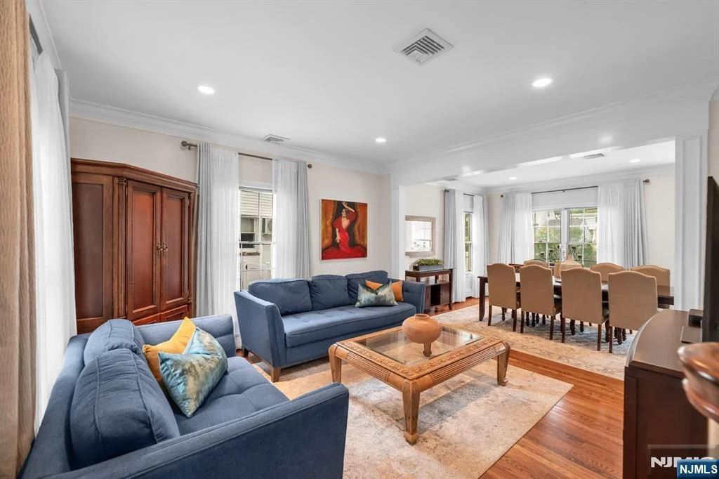 Photo of 1025 Maple