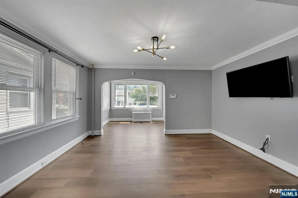 Photo of 595 Forest