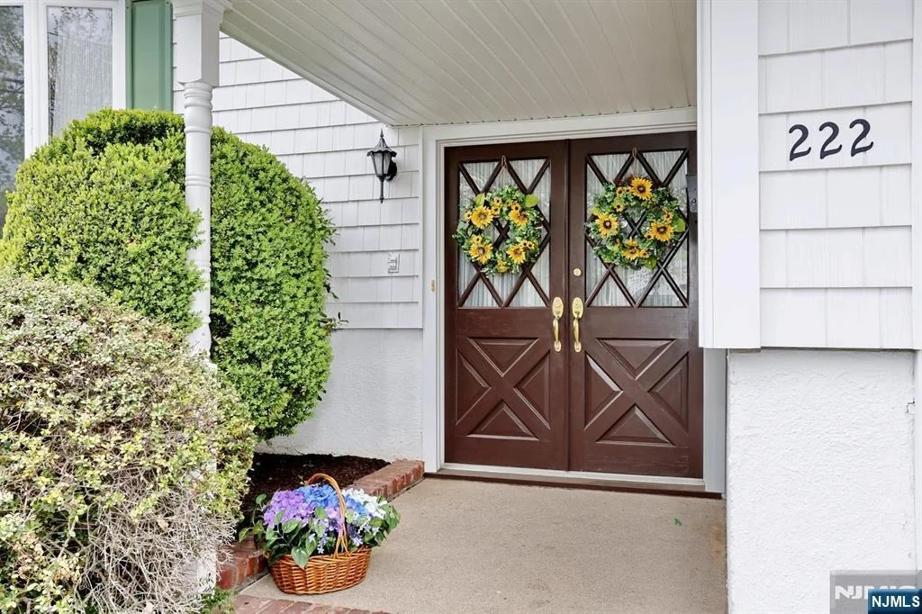 Photo of 222 Merritt