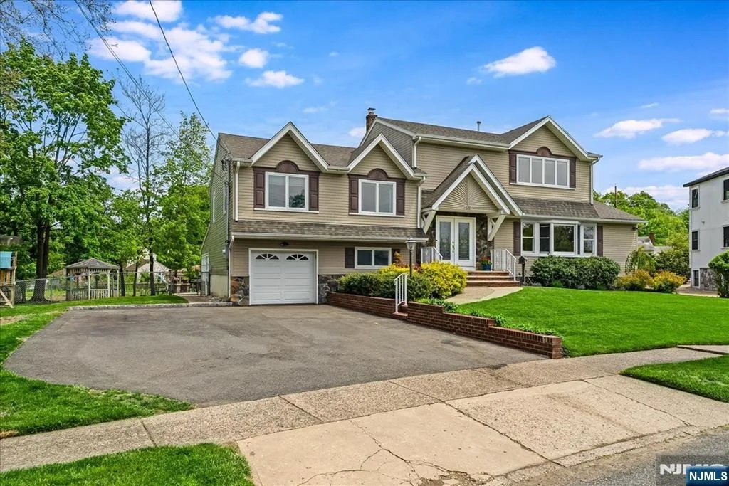 Photo of 670 Swathmore