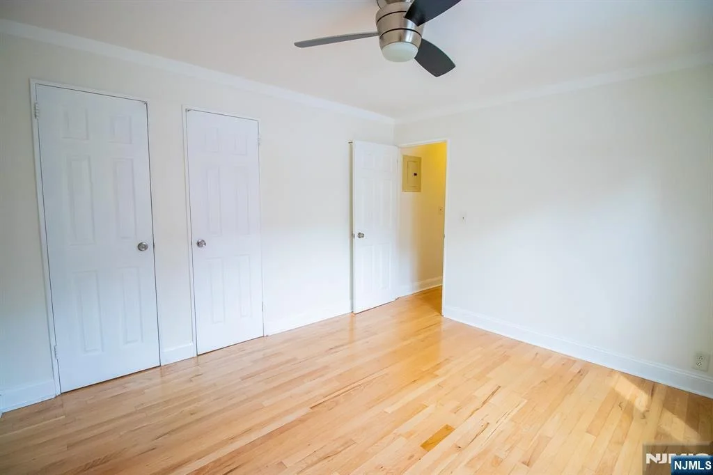 Photo of 370 Esplanade